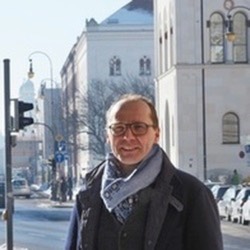 Dr. Stefan Bornemann